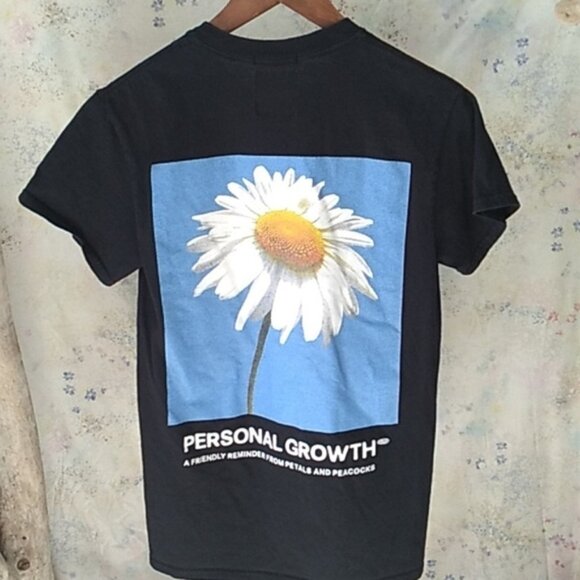 Petals and Peacocks Womens Size Small tshirt Dual graphic black crew - Picture 3 of 7